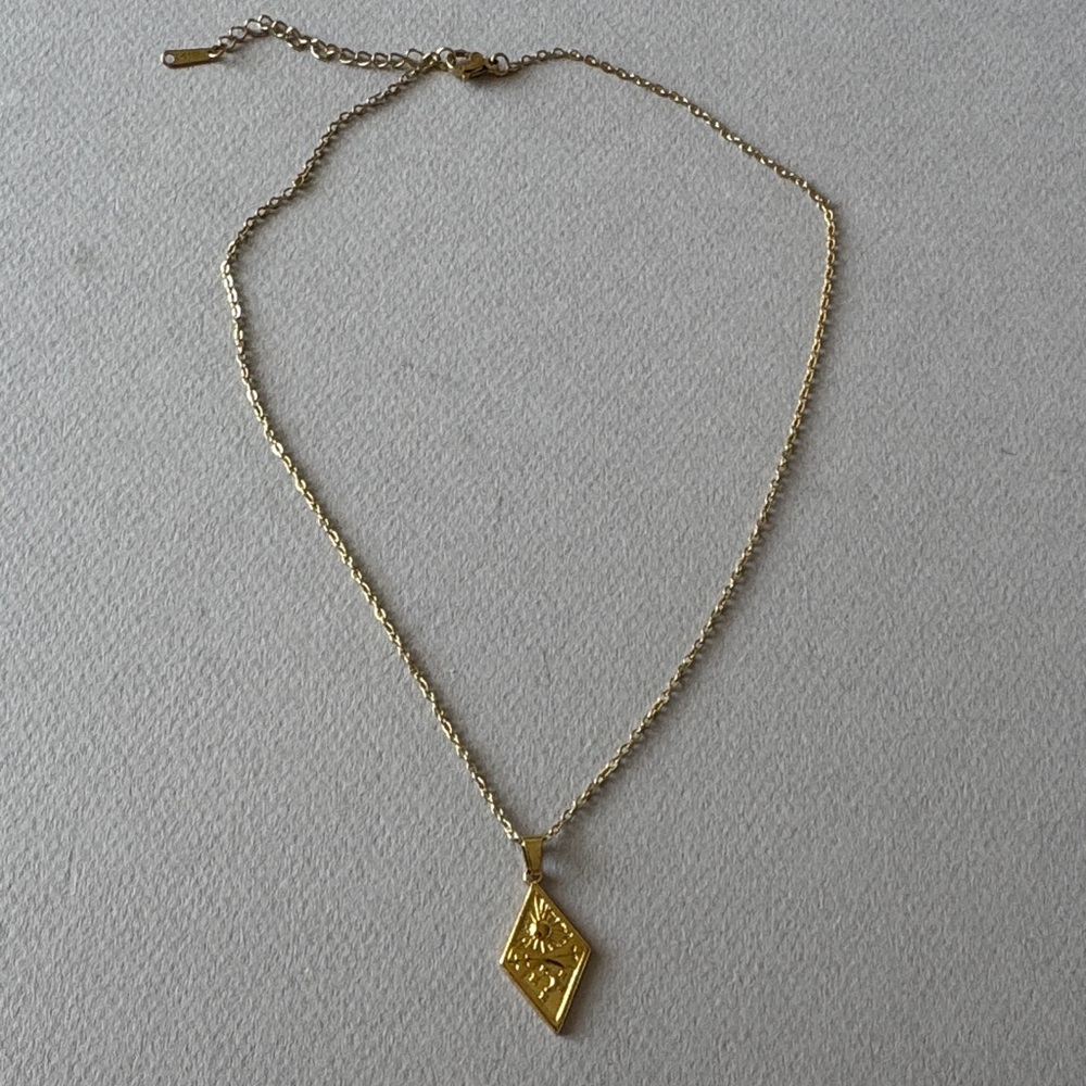 Gold moon star Pendant Necklace M675 - Picture 2 of 4